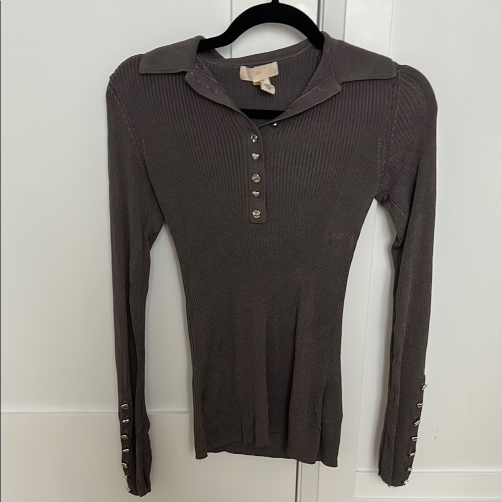 H&M Gray Ribbed Blouse with Button Details - Picture 2 of 2